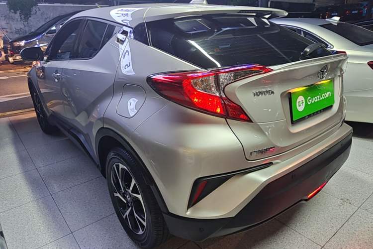 Toyota C-HR 2020 — фото 4