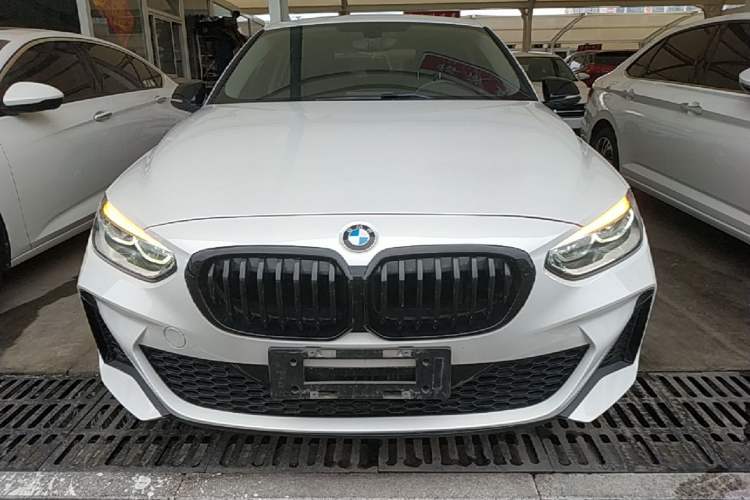 BMW 120i 2021 — фото 2