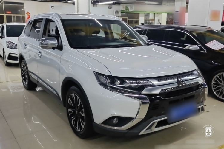 Mitsubishi Outlander 2020 — фото 3