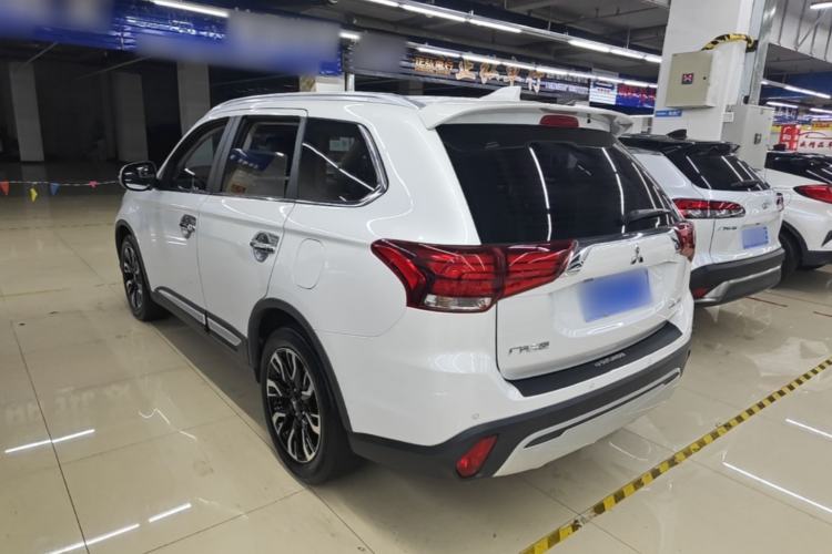 Mitsubishi Outlander 2020 — фото 4
