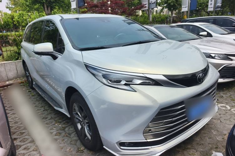 Toyota Sienna 2026 — 3