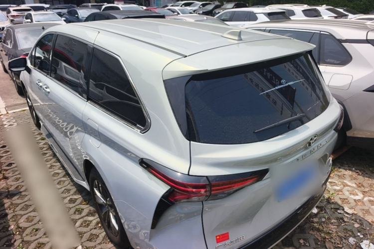 Toyota Sienna 2026 — 4