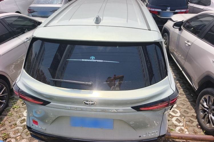 Toyota Sienna 2026 — 5