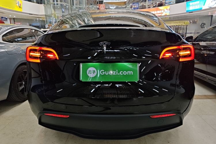 Tesla Model Y 2022 — 5