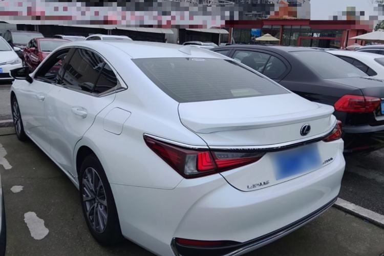 Lexus ES 300h 2021 — 4