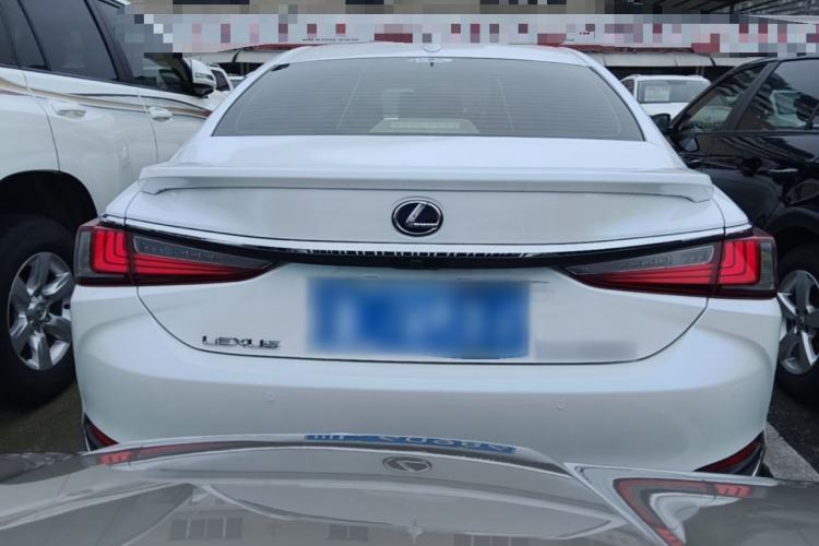 Lexus ES 300h 2021 — 5