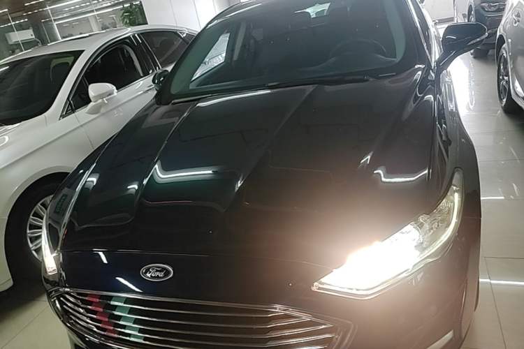 Ford Mondeo 2020 — фото 2