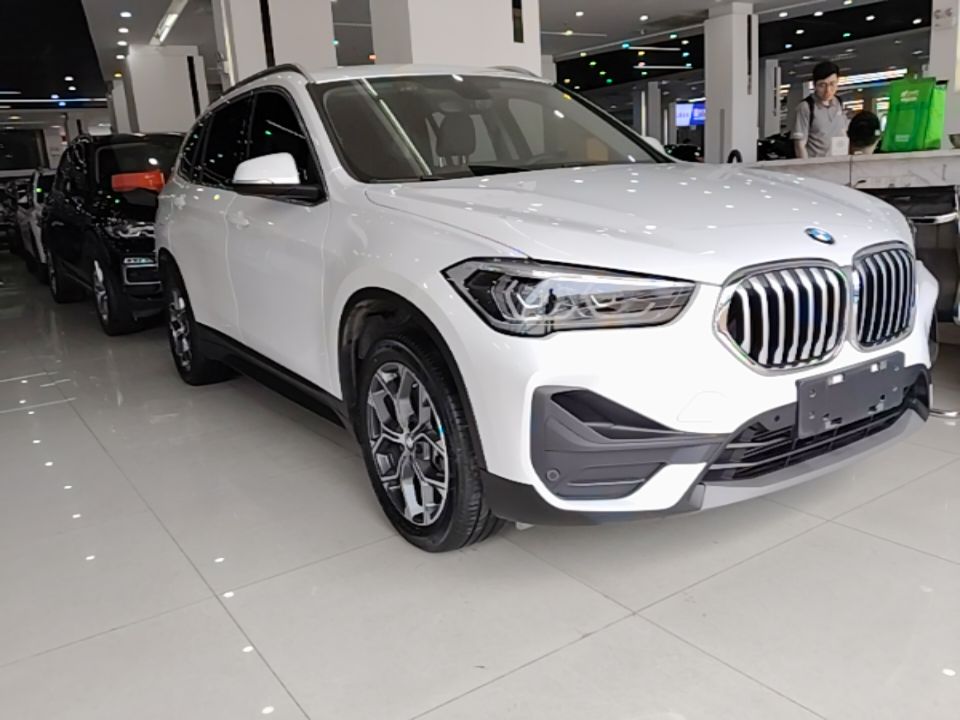 BMW X1 2021 — фото 3