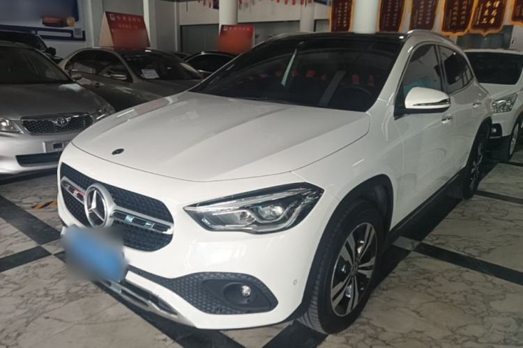 Mercedes-Benz GLA 200 2020 — фото 1