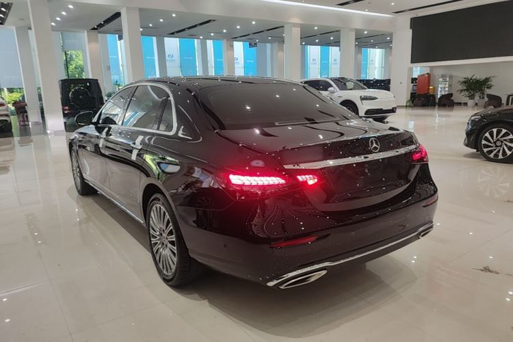 Mercedes-Benz E 300 L 2023 — фото 4