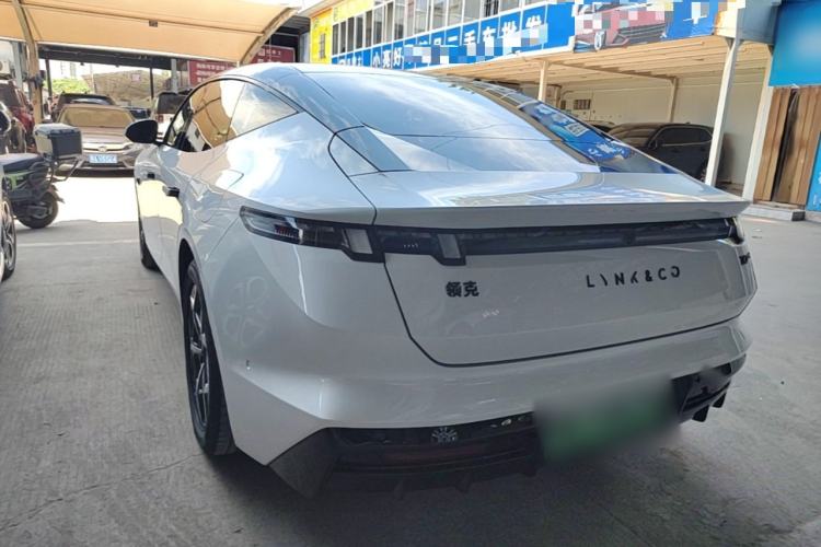 Lynk & Co 10 2025 — 4