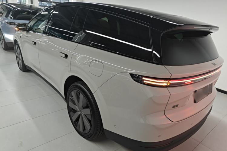 Li Auto i8 2025 — 4