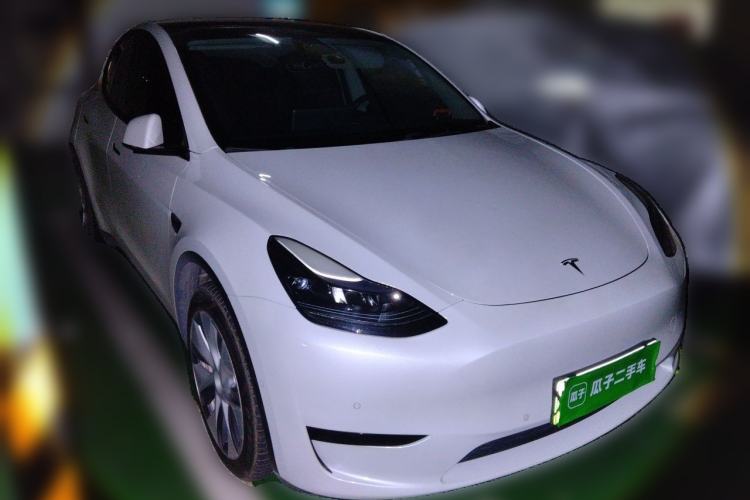 Tesla Model Y 2022 — 3