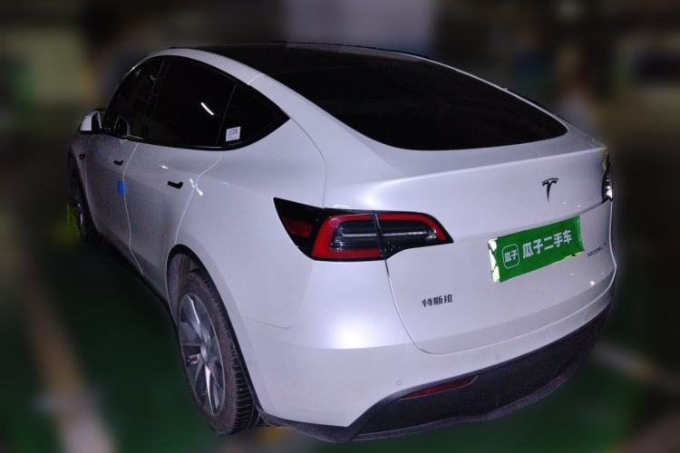 Tesla Model Y 2022 — 4