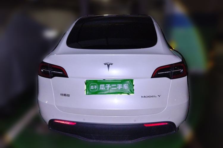 Tesla Model Y 2022 — 5