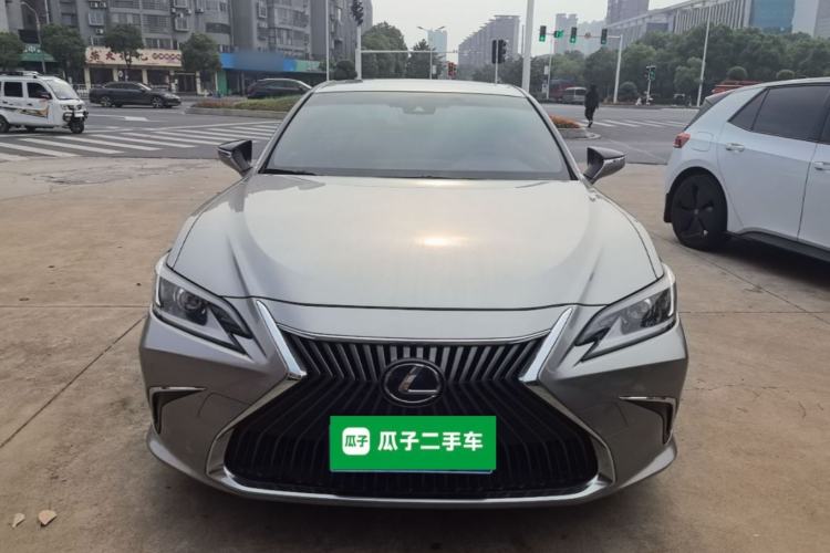 Lexus ES 300h 2020 — фото 2