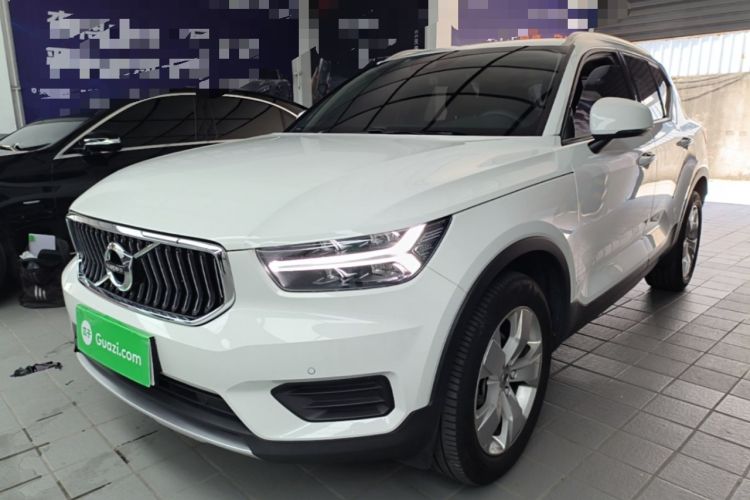Volvo XC40 2021 — фото 1