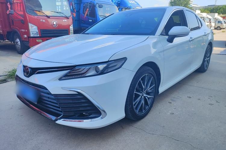 Toyota Camry 2021 — фото 1