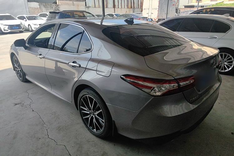 Toyota Camry 2021 — 4