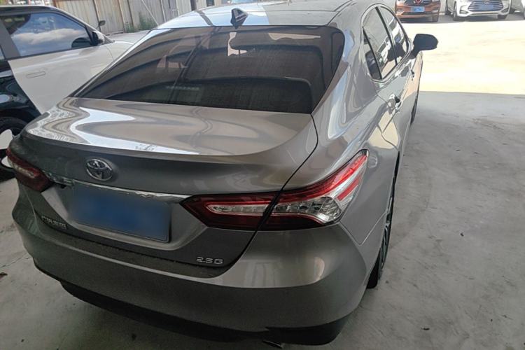 Toyota Camry 2021 — 5
