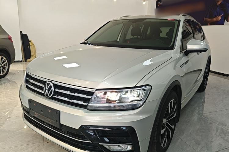Volkswagen Tiguan L 2021 — фото 1