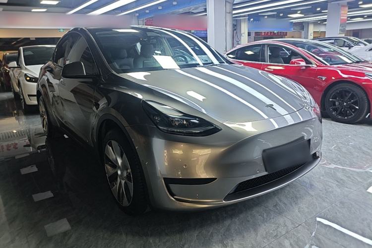 Tesla Model Y 2022 — 3