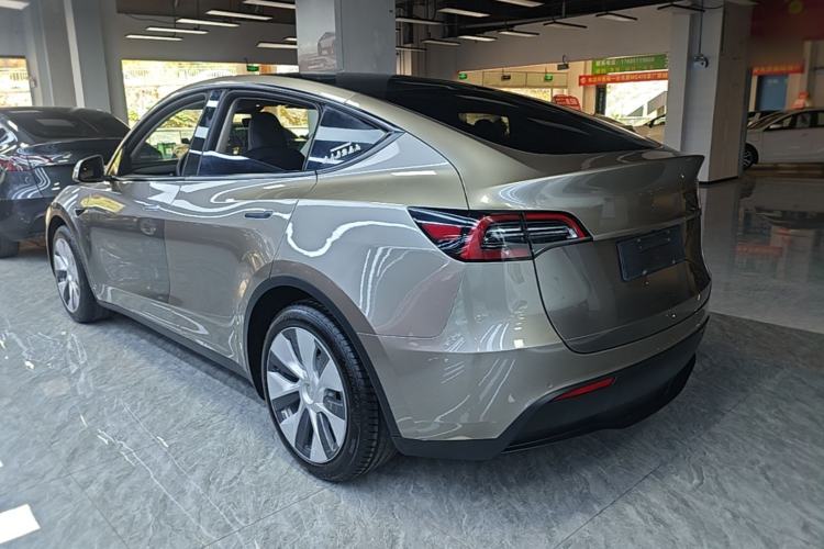 Tesla Model Y 2022 — 4