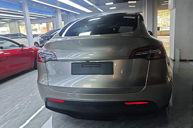 Tesla Model Y 2022 — 5