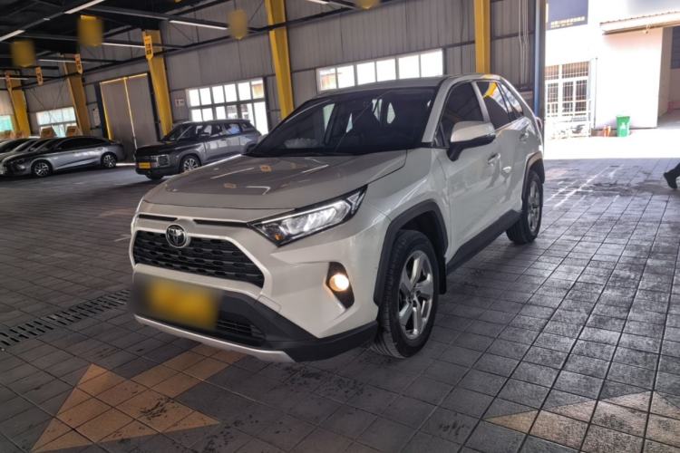 Toyota RAV4 2022 — фото 1
