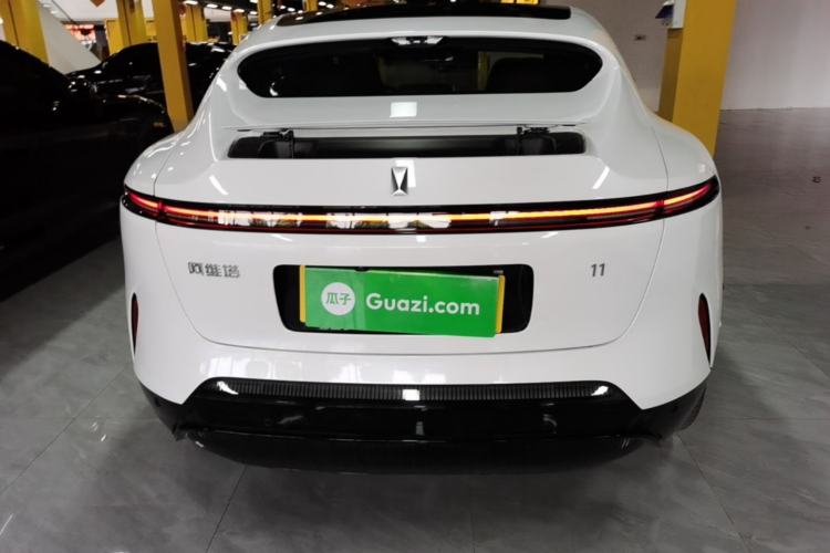 Avatr 11 2025 — 5