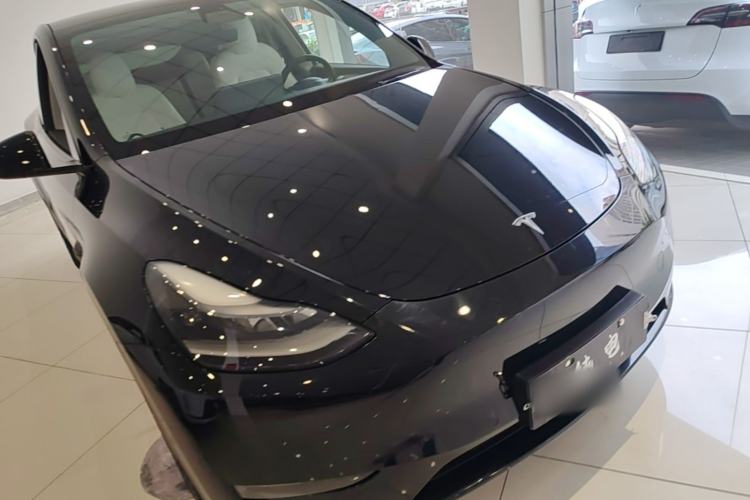 Tesla Model Y 2021 — 3