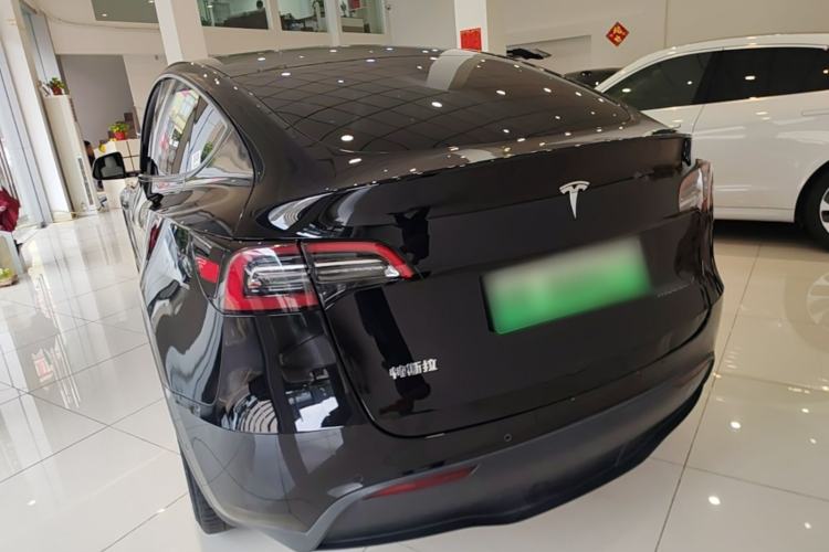 Tesla Model Y 2021 — 4