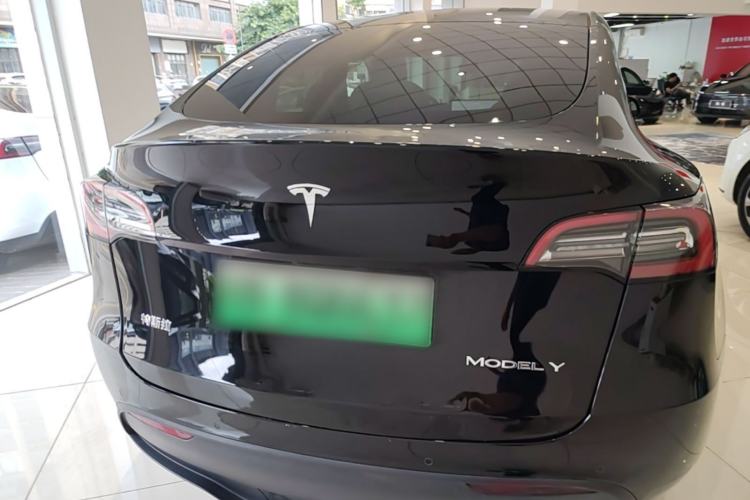 Tesla Model Y 2021 — 5