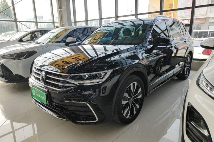 Volkswagen Tiguan L 2024 — фото 1