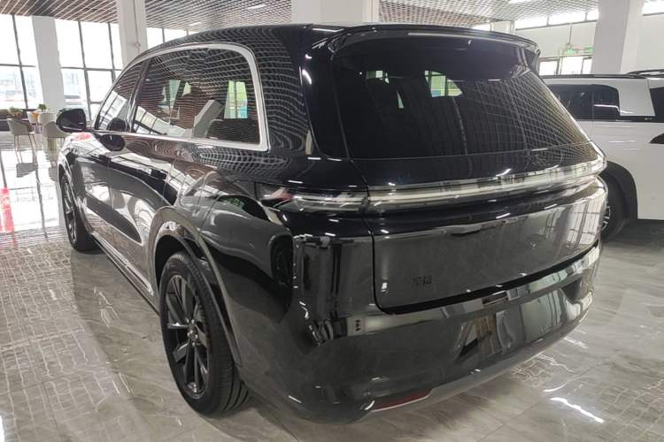 Li Auto L8 2023 — 4