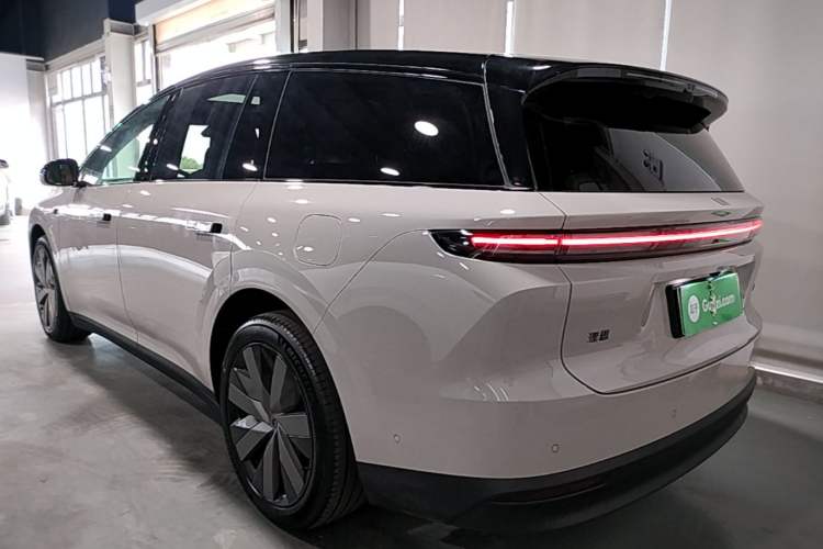 Li Auto i8 2025 — 4