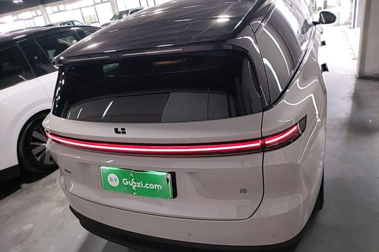 Li Auto i8 2025 — 5