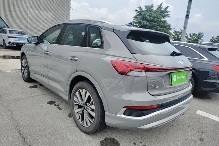 Audi Q4 e-tron 2023 — фото 4