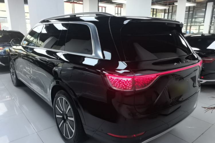 AITO M9 2024 — 4