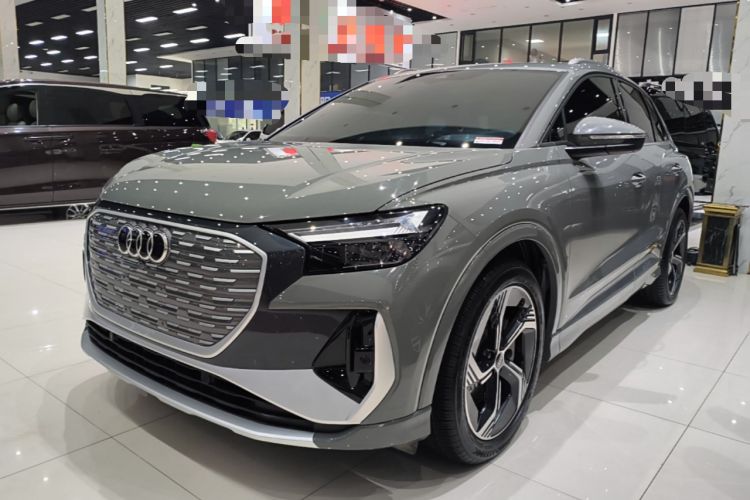 Audi Q4 e-tron 2023 — фото 1