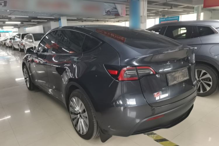 Tesla Model Y 2024 — 4