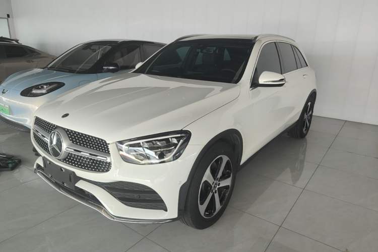 Mercedes-Benz GLC 260 L 2022 — фото 1