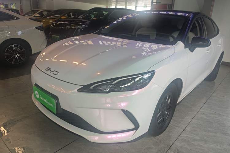 BYD Seal 05 DM-i 2025 — фото 1