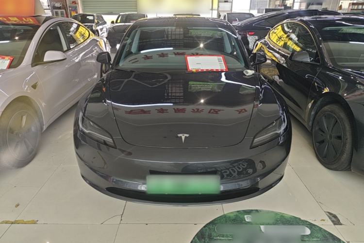 Tesla Model 3 2025 — 2