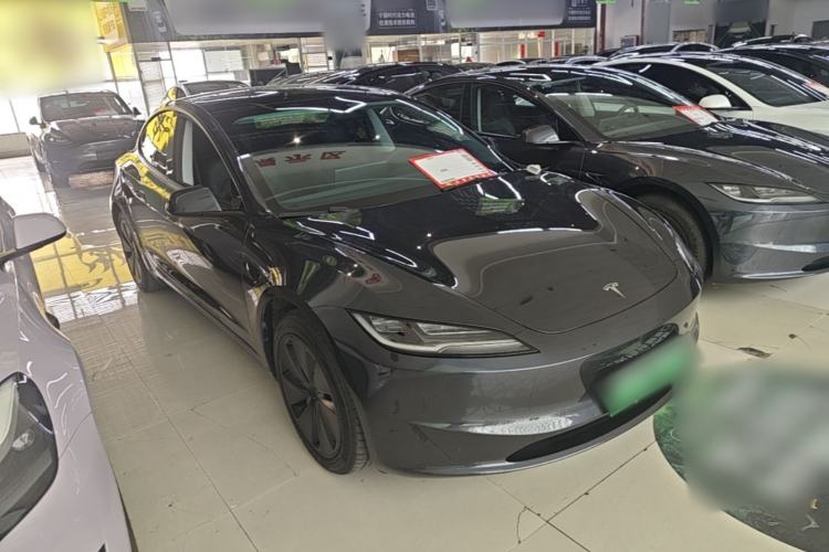 Tesla Model 3 2025 — 3