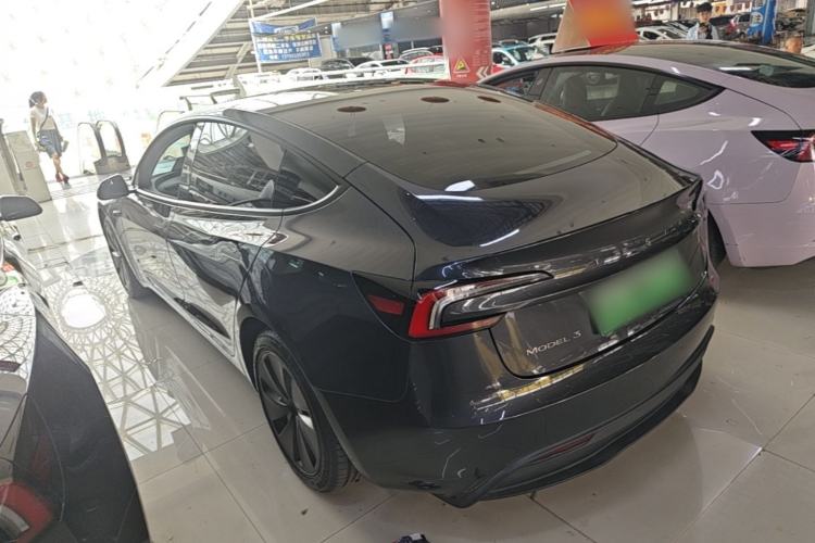 Tesla Model 3 2025 — 4