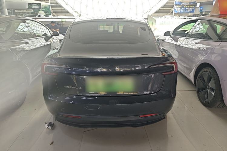 Tesla Model 3 2025 — 5