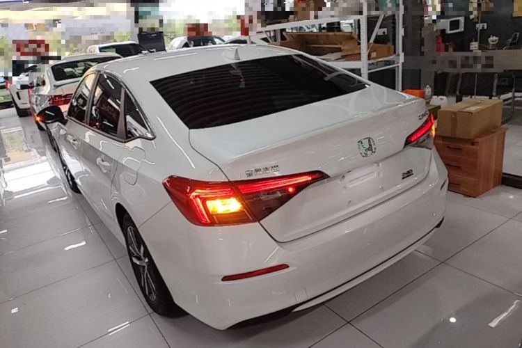 Honda Civic 2023 — 4
