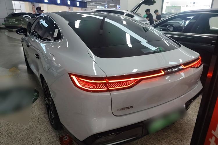 Geely Galaxy E8 2025 — 4