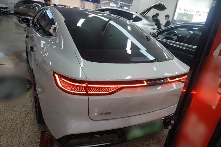 Geely Galaxy E8 2025 — 5